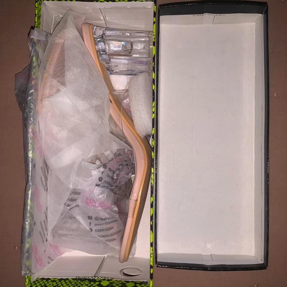 NEW🔥 Transparent Lucite Low Block Heel Sandals - Picture 5 of 5